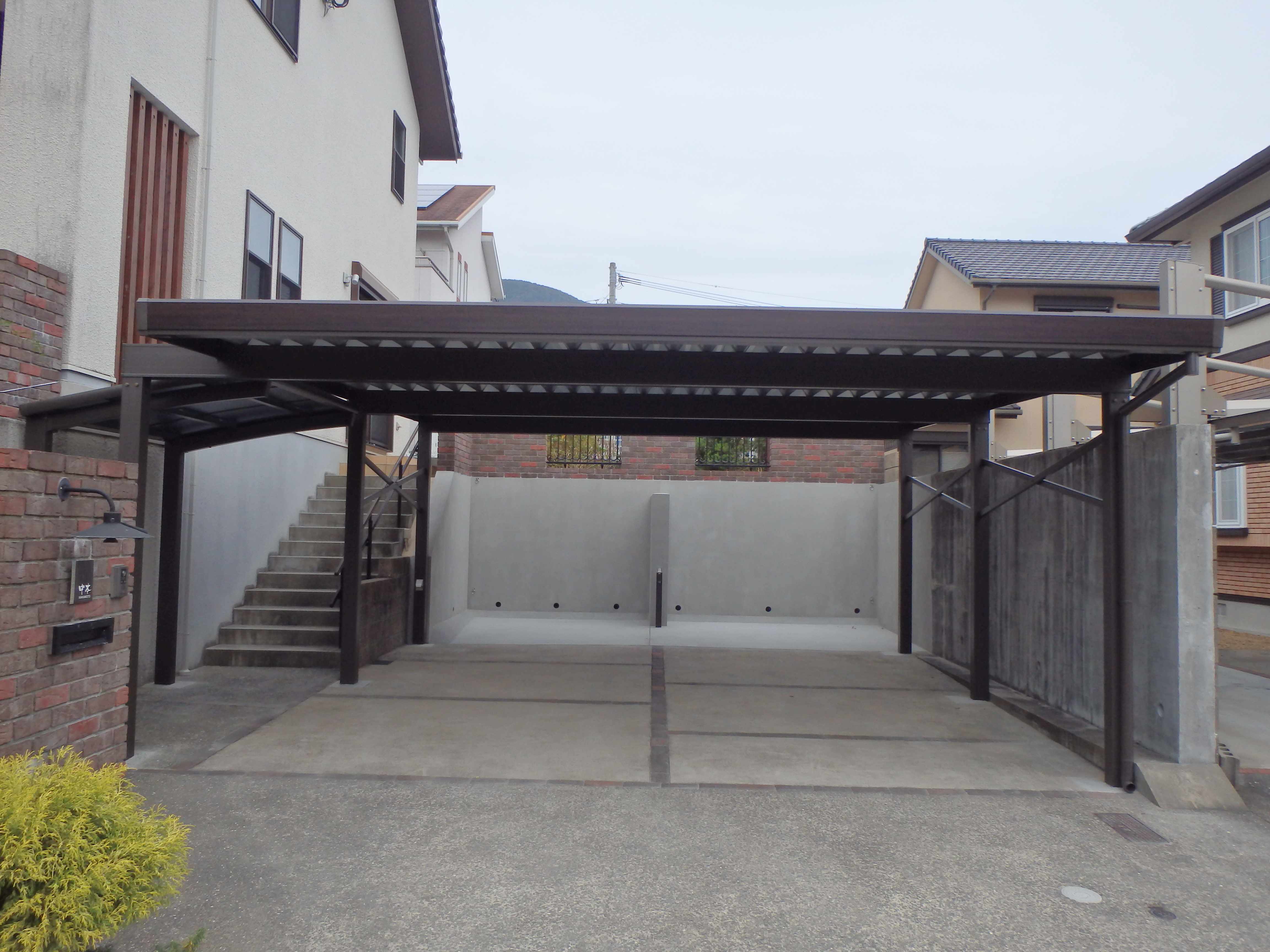 　133長崎市　広いカーポートで車庫ゆったりラクラク駐車。
